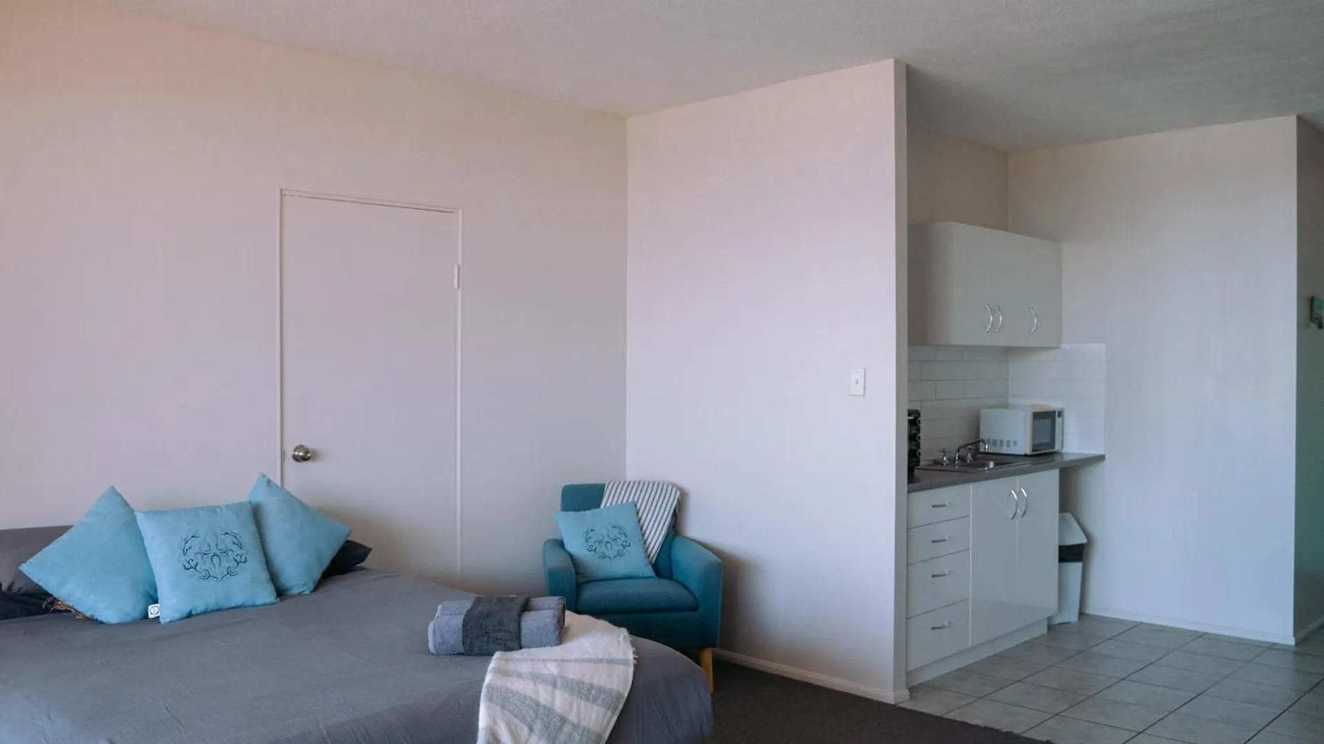 Apartment Studio Apartment, Centre Of Airlie With Sea Views Airlie Beach