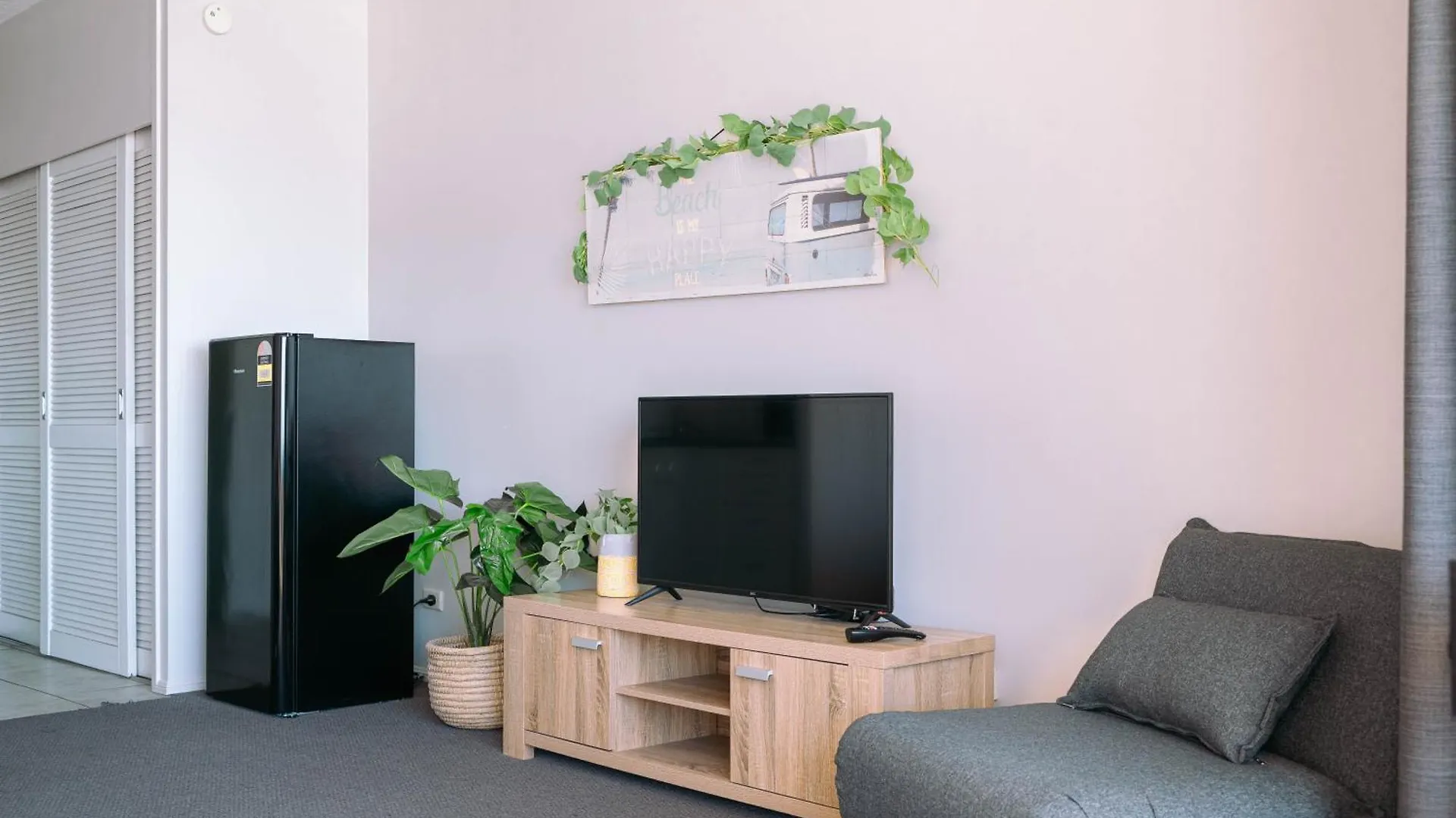 Apartment Studio Apartment, Centre Of Airlie With Sea Views Airlie Beach Australia