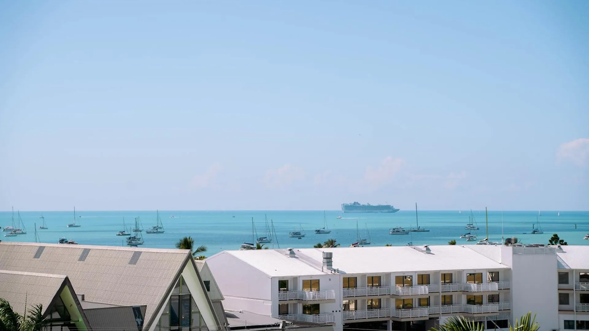 Studio Apartment, Centre Of Airlie With Sea Views Airlie Beach Australia
